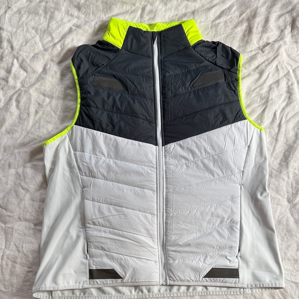Brooks run visible vest